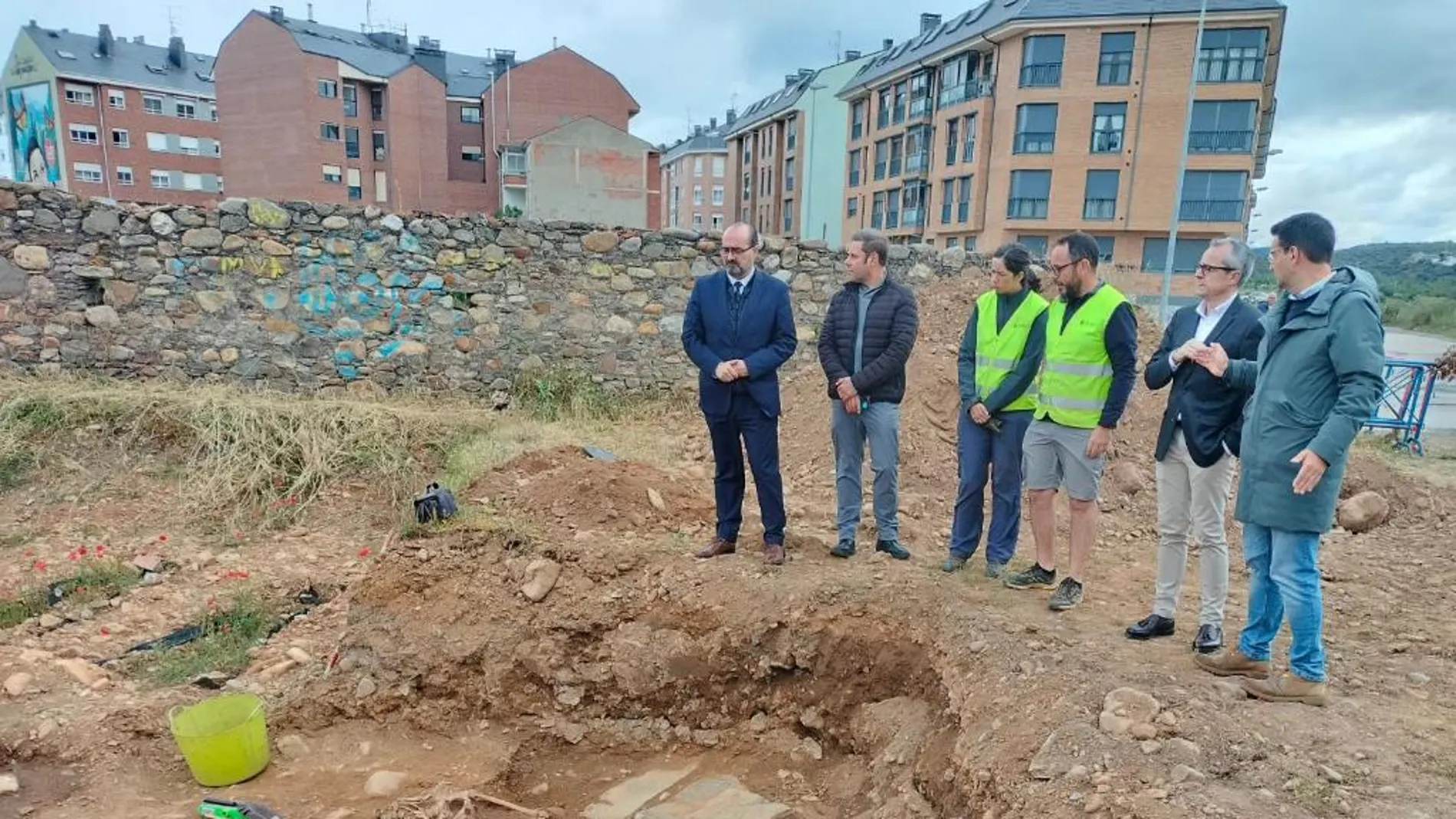 El alcalde de Ponferrada, Marco Morala, visita la excavación