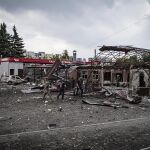 AMP.- Ucrania.- Al menos siete muertos por un ataque masivo de las fuerzas rusas sobre Járkov