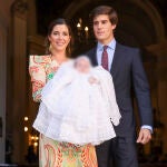 Belén Corsini y Carlos Fitz James Stuart en el bautizo de su hijo Carlos.