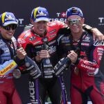 Aleix Espargaró, en medio de Marc Márquez y Pedro Acosta en Montmeló