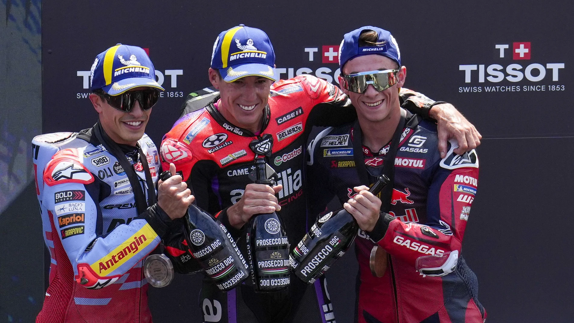 Aleix Espargaró, en medio de Marc Márquez y Pedro Acosta en Montmeló