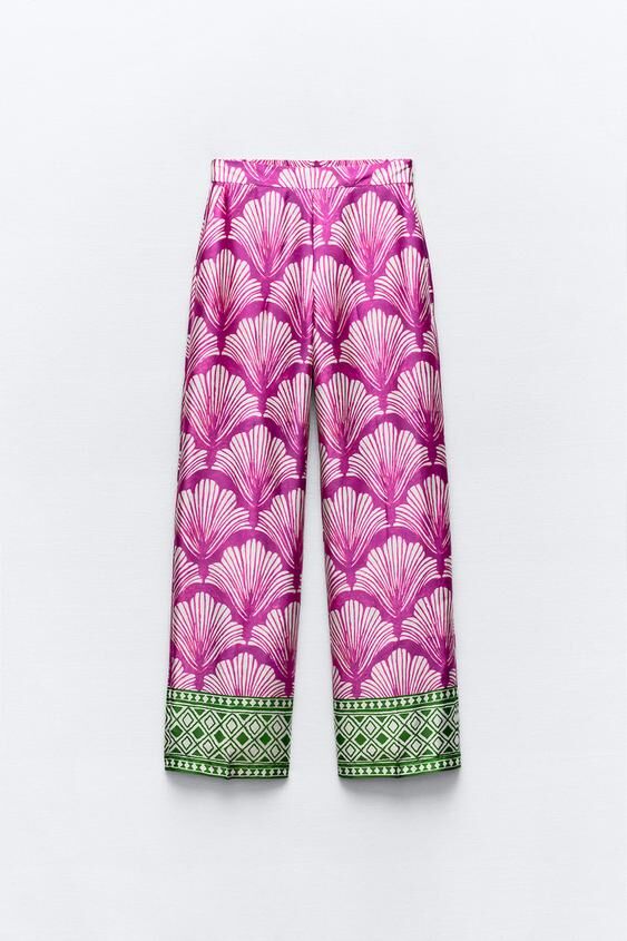 Pantalón estampado de efecto satinado.