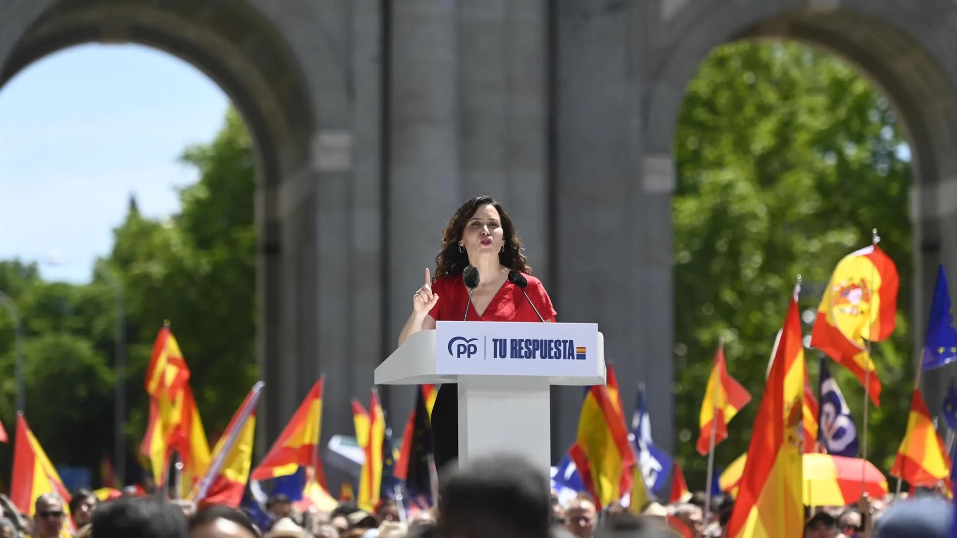 MADRID.-Ayuso acusa a Sánchez de "manosear las instituciones y medios de comunicación": "Como en la Venezuela de Maduro"