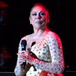 Isabel Pantoja manda mensajes en su concierto en Zaragoza