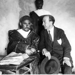 El periodista Luis de Oteyza durante la entrevista al jefe de la rebelión rifeña, Mohammed Abd el Krim, en Axdir, en una imagen de archivo