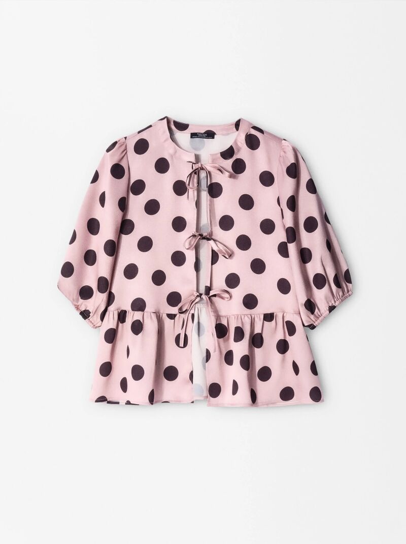 Blusa de lunares.