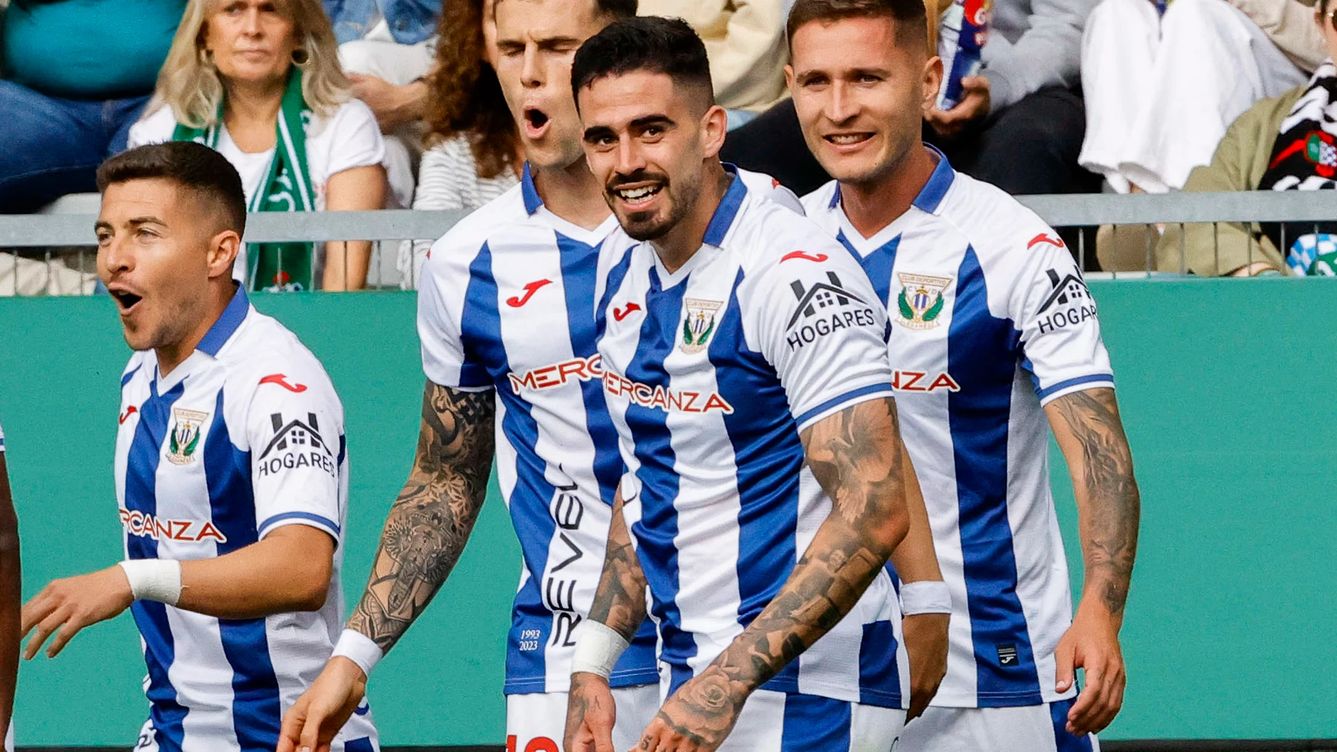 FERROL, 26/05/2024.- El delantero del Leganés Miguel De la Fuente (2d) celebra su gol durante el encuentro de la jornada 41 de LaLiga Hypermotion que Racing de Ferrol y Leganés disputan hoy domingo en el estadio de A Malata, en Ferrol. EFE/kiko delgado