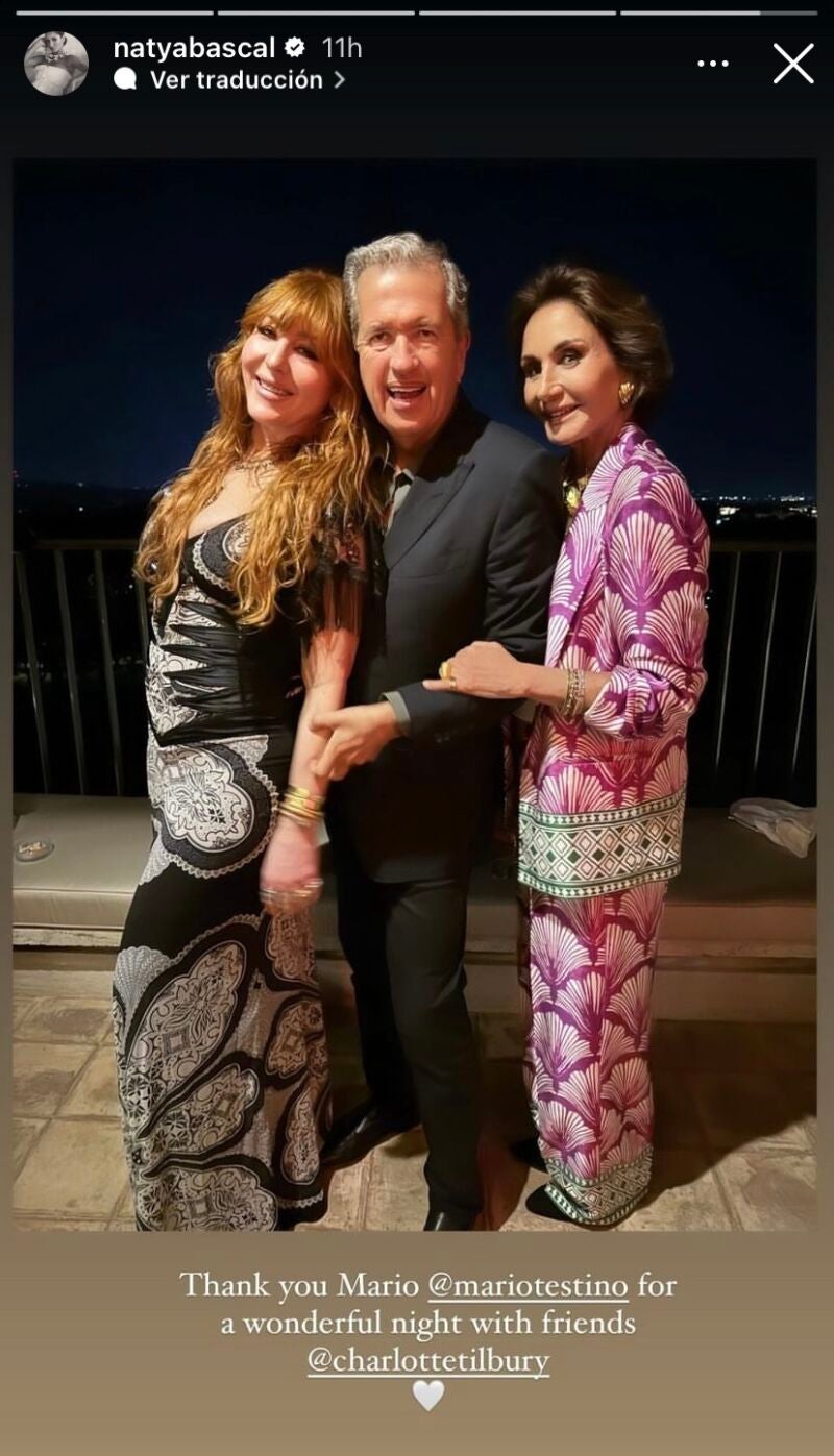 Naty Abascal con Mario Testino y Charlotte Tilbury.