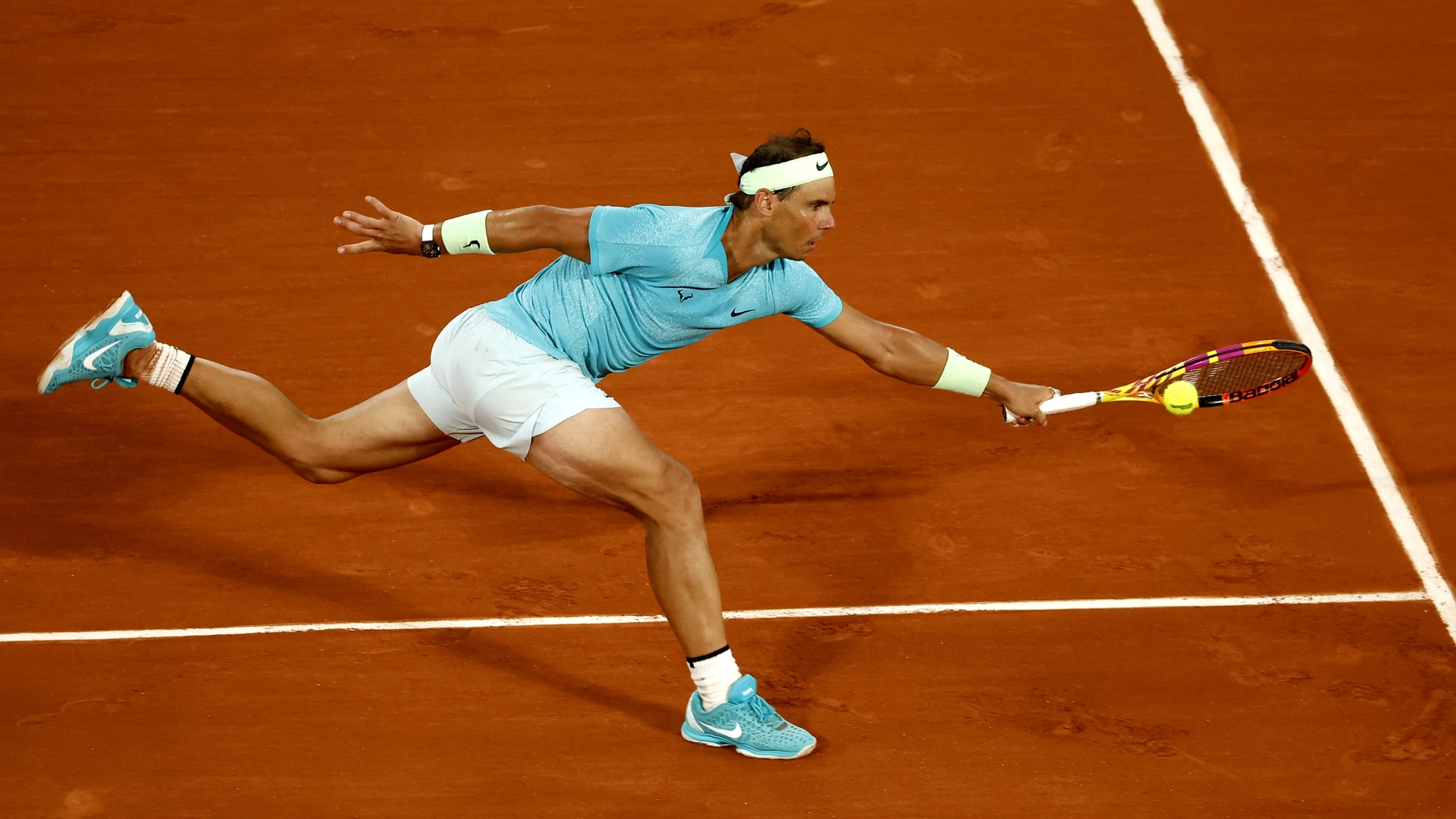 Paris (France), 27/05/2024.- Rafael Nadal of Spain in action during his Men's Singles 1st round match against Alexander Zverev of Germany during the French Open Grand Slam tennis tournament at Roland Garros in Paris, France, 27 May 2024. (Tenis, Abierto, Francia, Alemania, España) EFE/EPA/YOAN VALAT