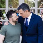 Sánchez recibe a Zelenski en el Complejo de La Moncloa