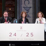 De izq. a der.: José Miguel Pérez-Sierra (director musical; Paz Santa Cecilia Aristu, (directora general del Inaem) e Isamay Benavente (directora del Teatro de la Zarzuela)