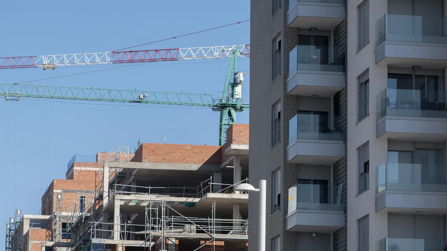 Economía.- El precio medio de la vivienda libre sube un 4,3% en el primer trimestre y roza ya los 1.900 euros