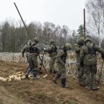 Polonia.- Herido un militar polaco tras ser apuñalado por un migrante en la frontera con Bielorrusia