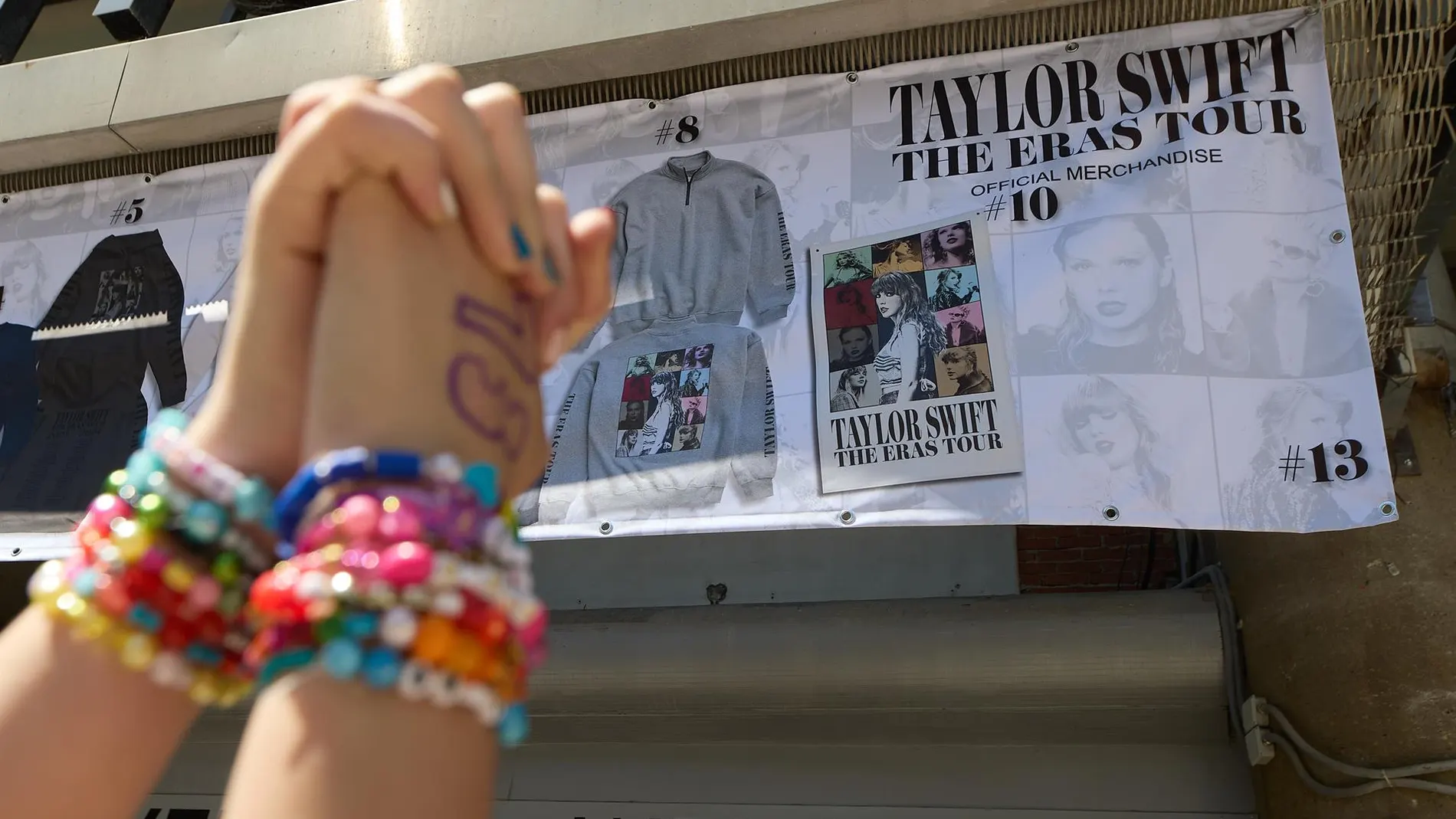 Las fans de Taylor Swift y sus pulseras.