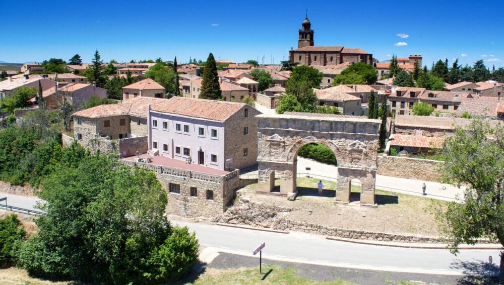 Arco de Medinaceli desde las alturas