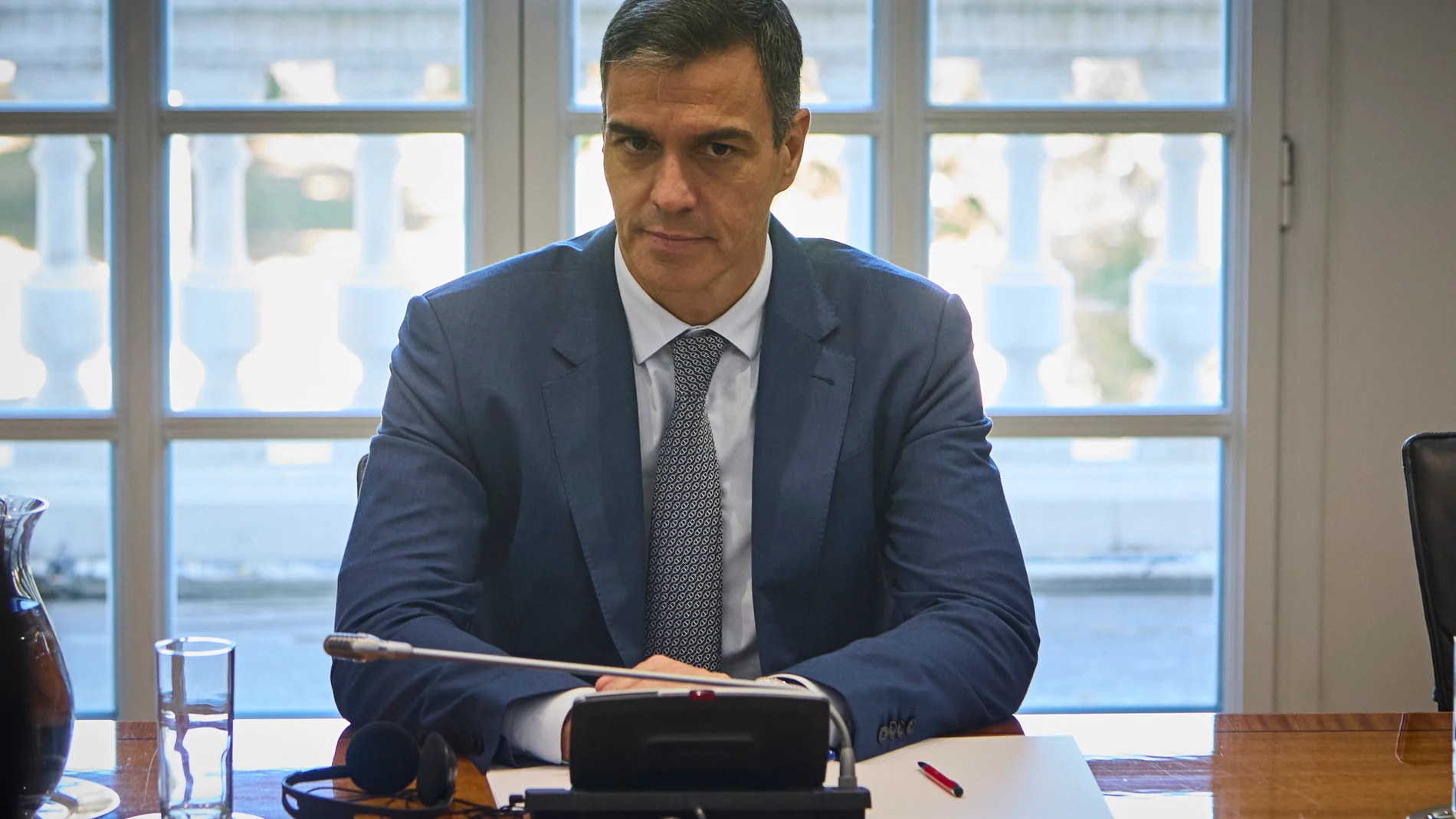 El presidente del Gobierno, Pedro Sánchez y el ministro de Exteriores, José Manuel Albares, posan para una foto de grupo junto al primer ministro palestino, Mohamed Mustafa, al secretario general de Organización de Cooperación Islámica, Hussein Ibrahim Taha, y a varios ministros de Asuntos Exteriores de países árabes del llamado Grupo de Contacto Árabe para Gaza, este miércoles, en el Palacio de la Moncloa.© Alberto R. Roldán / Diario La Razón.29 05 2024