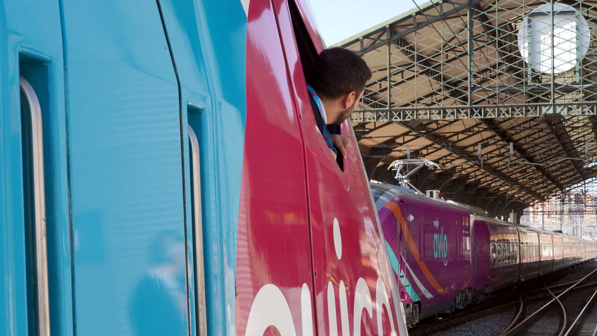 Un tren Ouigo en la estación de Valladolid