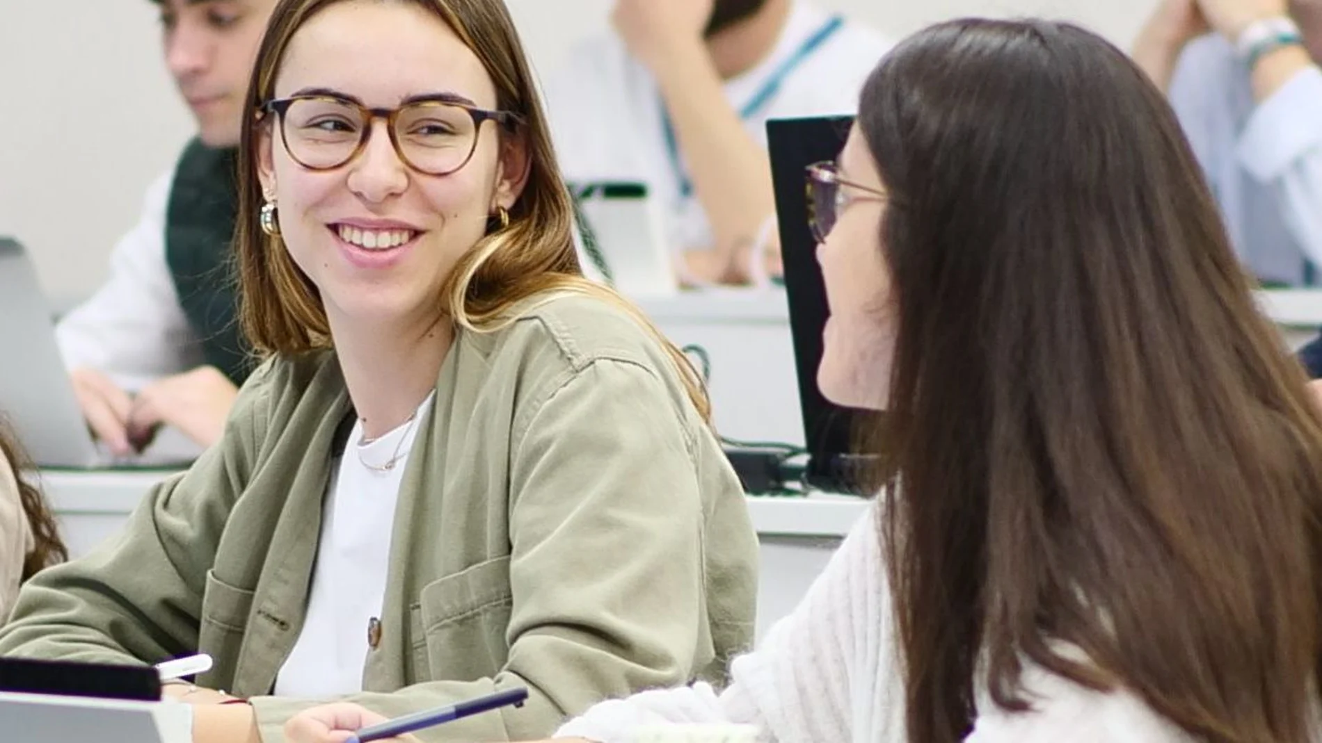 Estudiantes de un grado de EDEM
