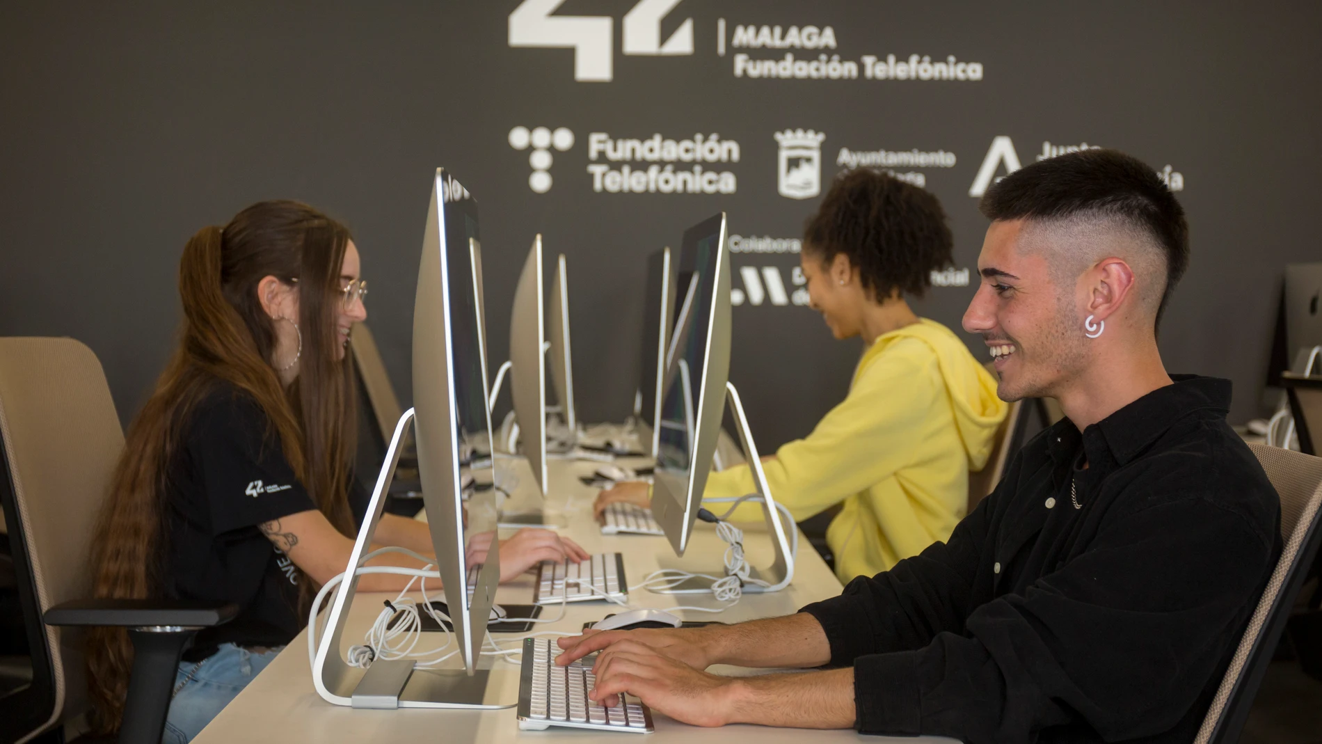 Estudiantes de la 42 Málaga Fundación Telefónica durante una de sus jornadas de aprendizaje