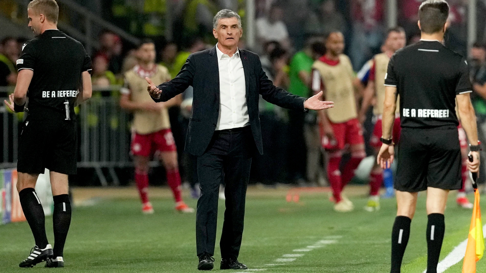 Olympiacos' head coach Jose Luis Mendilibar gestures during the Conference League final soccer match between Olympiacos FC and ACF Fiorentina at OPAP Arena in Athens, Greece, Wednesday, May 29, 2024. (AP Photo/Petros Giannakouris)