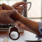 Las conocidas como leyes "cásate con tu violador" permiten a violadores y agresores sexuales evitar ir a prisión si contraen matrimonio con sus víctimas