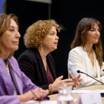 La decana del Colegio de Registradores, María Emilia Adán, la directora general de Seguridad Jurídica y Fe Pública, Ester Pérez y la presidenta de la Asociación de Mujeres del Sector Público, Concepción Campo han inaugurado hoy la jornada "El talento de las mujeres en el sector público"