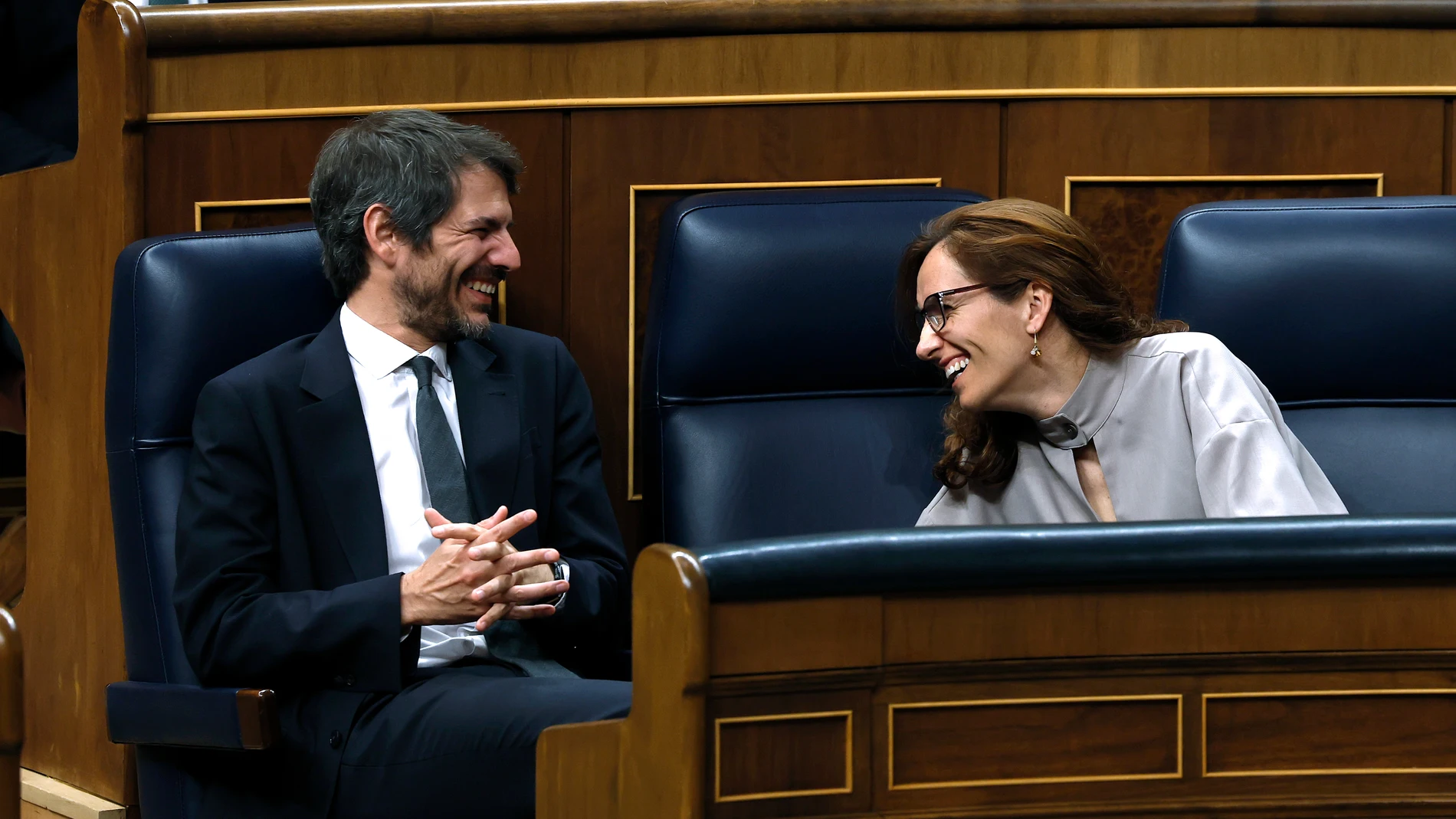 MADRID, 30/05/2024.- El ministro de Cultura, Ernest Urtasun (i), y la ministra de Sanidad, Mónica García, asisten a la sesión plenaria celebrada este jueves en el Congreso de los Diputados. El Congreso aprueba definitivamente la ley de amnistía, promovida por el Gobierno con el apoyo de sus socios, tras seis meses de tramitación en las Cortes. EFE/ JJ Guillen