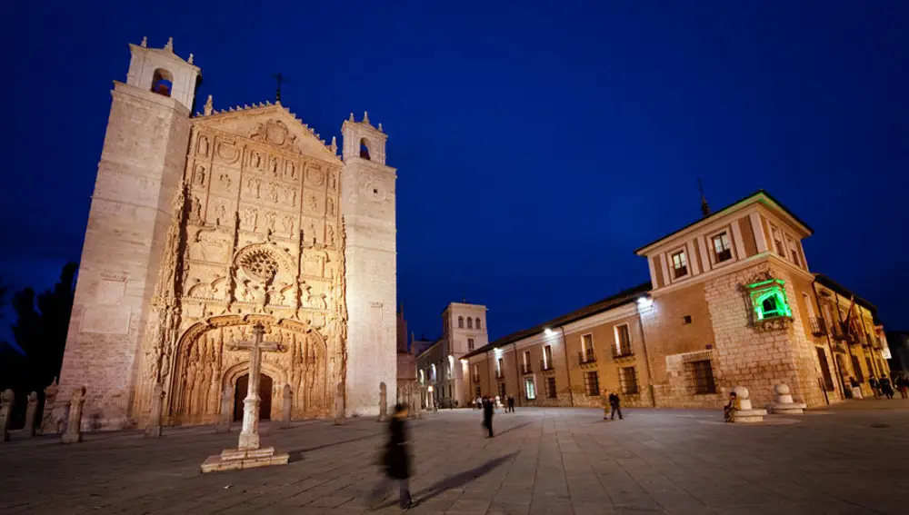 Plaza de San Pablo junto al Palacio de Pimentel