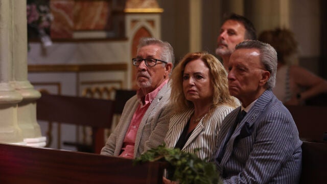 José Ortega Cano junto a su hermana Mari Carmen y su cuñado Aniceto
