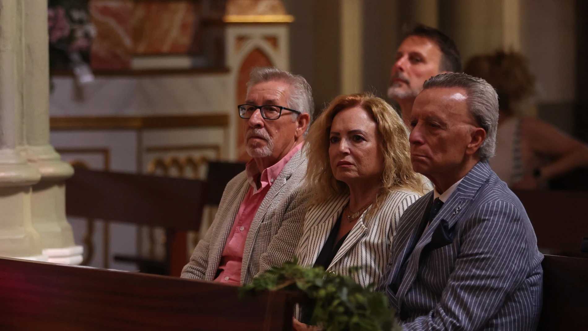 José Ortega Cano junto a su hermana Mari Carmen y su cuñado Aniceto