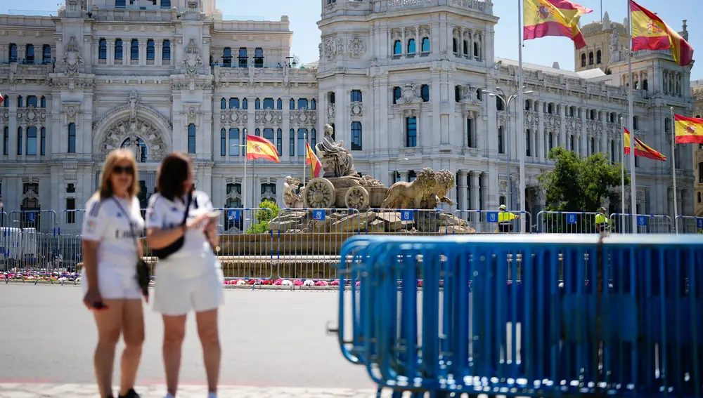 Preparativos en Madrid ante una posible vuictoria del Real Madrid en la final de Champions