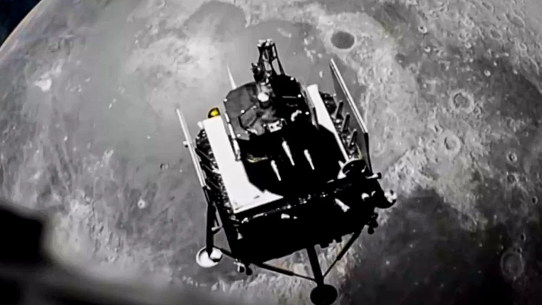 Chang'e-6 aterrizando en la Luna