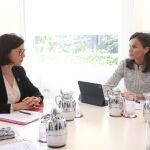 Reunión de la Reina Letizia con la secretaria de estado, previa a su viaje de cooperación a Guatemala.