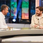 Daniel Brühl junto a Pablo Motos en 'El Hormiguero'