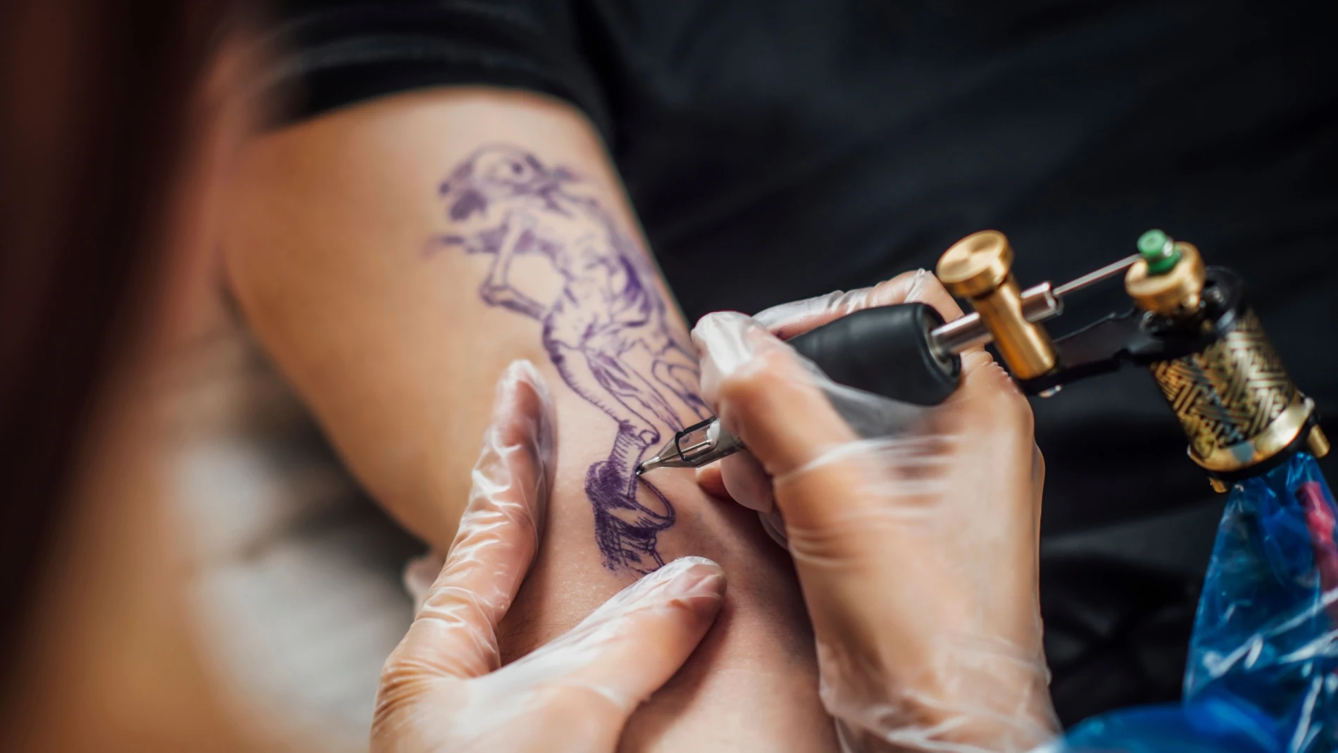 Tatuajes: consultar a un dermatólogo ante cualquier anomalía es siempre la mejor decisión para cuidar la salud de la pie