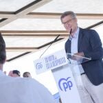 9J.- Feijóo ve a Mato como el "único" eurodiputado canario: "El PP tiene que ganar en Canarias"