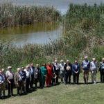 Los jurados de los Premios Rei Jaume I visitan la Albufera en un acto de apoyo a la petición de su reconocimiento como Reserva de la Biosfera