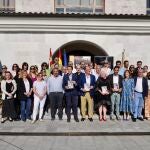 El presidente de la Diputación de Valladolid, Conrado Íscar, junto al CEO de Bodegas Familiares Matarromera, Carlos Moro, presenta la primera edición de la Guía de Turismo Agroalimentario de la provincia de Valladolid, editada por Alimentos de Valladolid con presencia de más de 60 empresas.