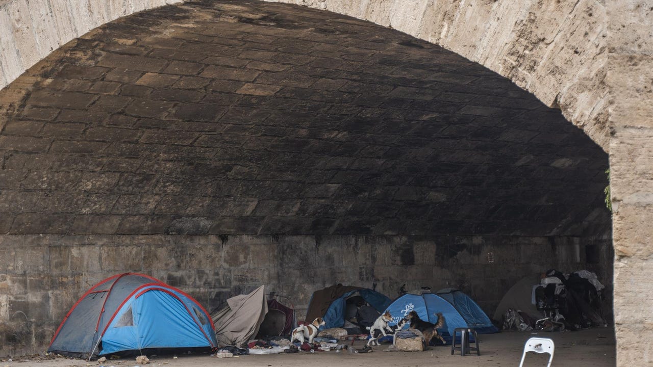 Ocho de cada cien personas en España viven con menos de 644 euros al mes