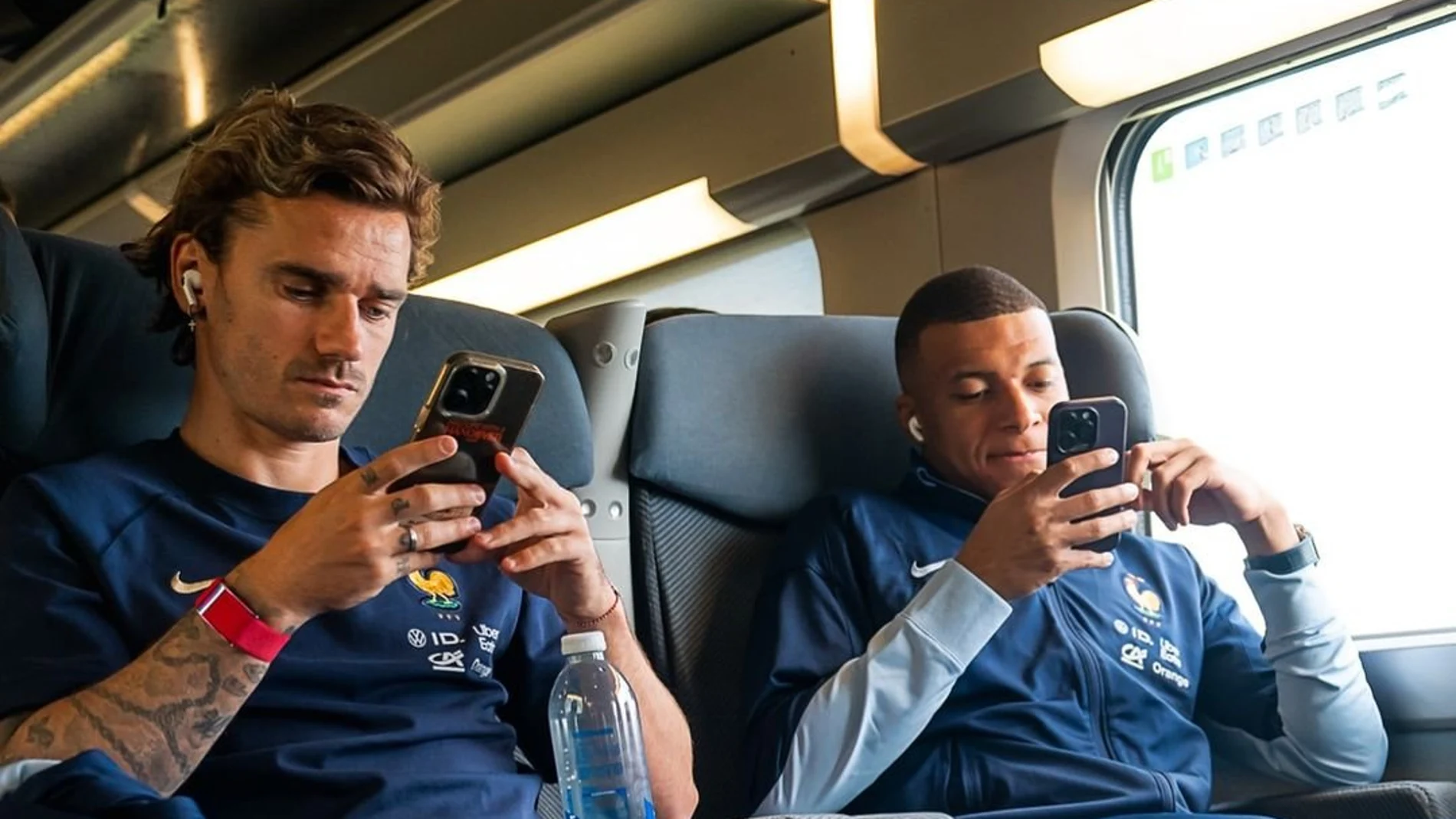 Mbappé y Griezmann, con la selección en un tren camino de Metz