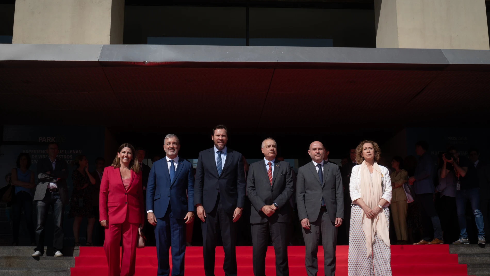 (I-D) La directora general del Consorcio de la Zona Franca, Blanca Sorigué; el alcalde de Barcelona, Jaume Collboni; el ministro de Transportes y Movilidad Sostenible, Óscar Puente; y el delegado especial del Consorci de la Zona Franca de Barcelona, Pere Navarro; el delegado del Gobierno en Catalunya, Carlos Prieto; la consellera de Territorio en funciones, Ester Capella; durante la inauguración del Salón Internacional de la Logística (SIL), en la Fira de de Barcelona Montjuïc, a 5 de junio ...