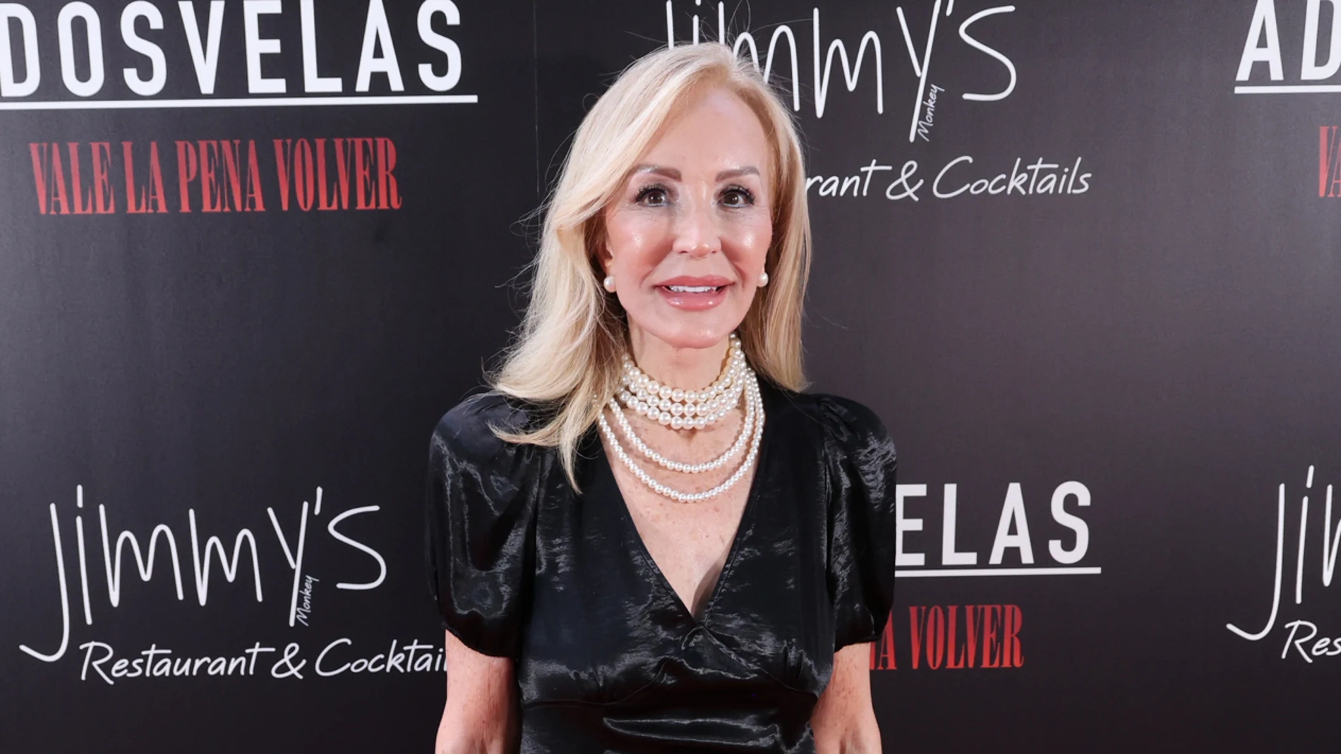 Carmen Lomana con vestido satinado.