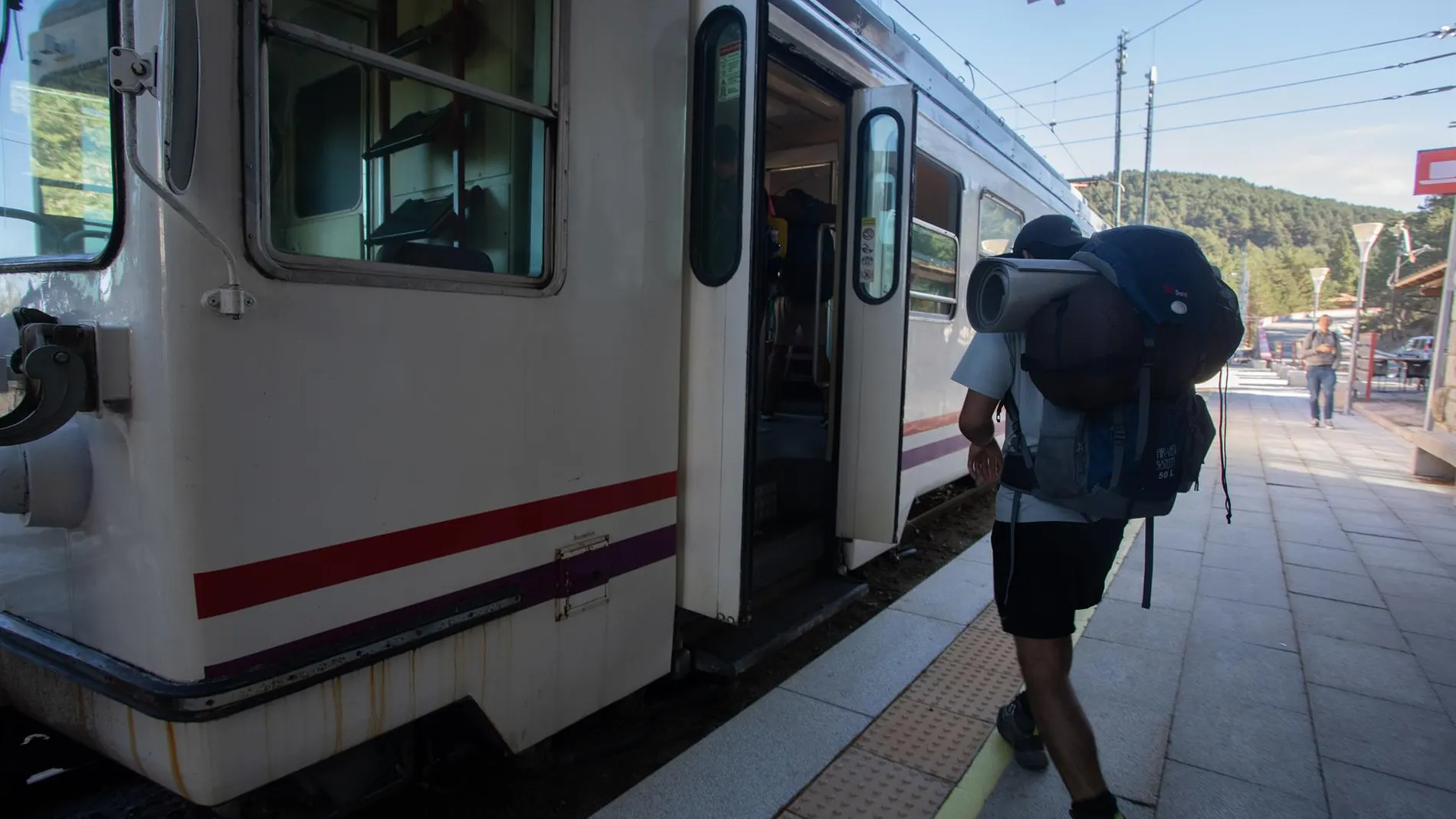 Economía.- El BOE publica el Programa Verano Joven de 2024 con descuentos de hasta el 90% en transporte para jóvenes