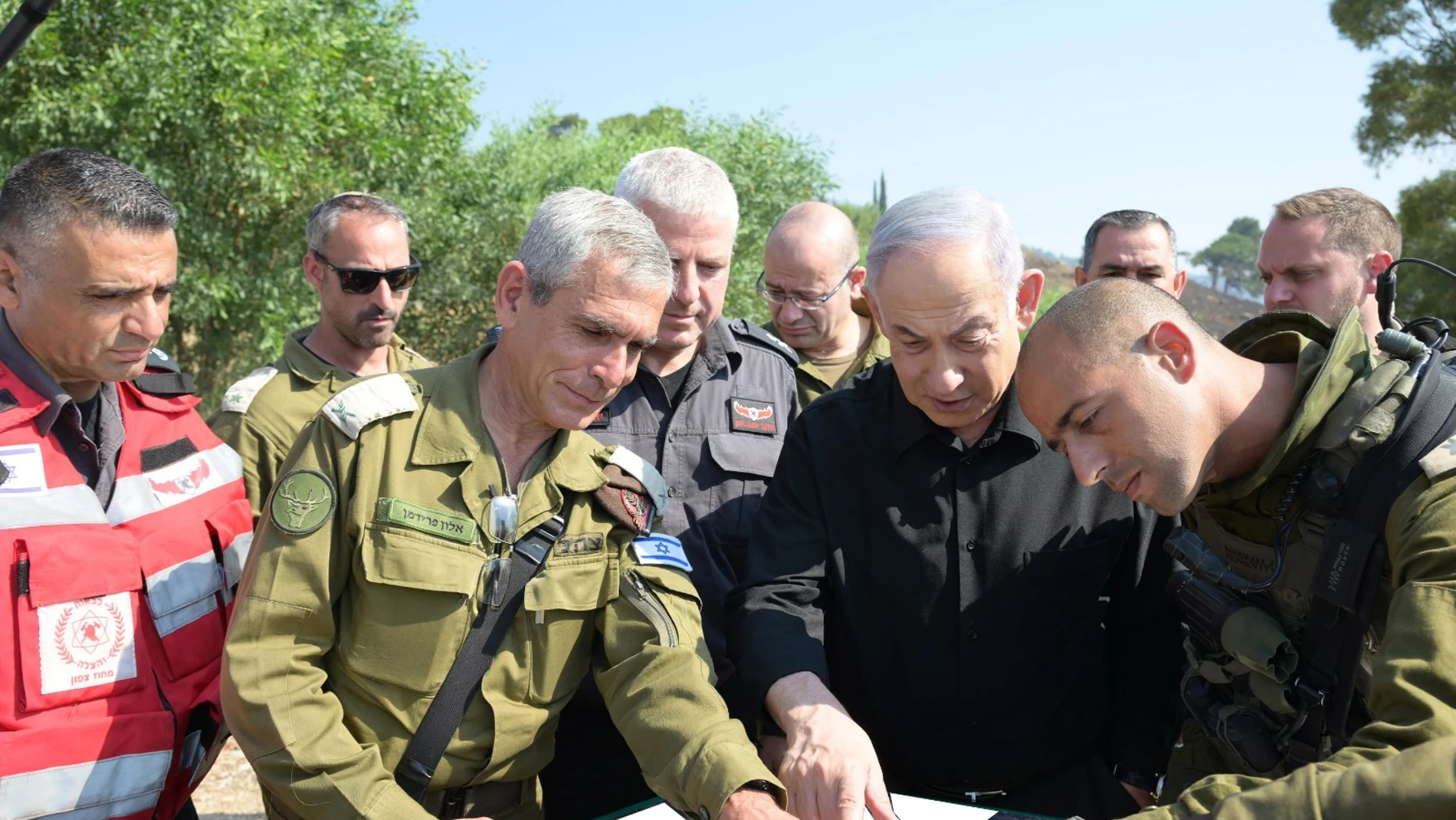 JERUSALÉN, 05/06/2024.- "Estamos preparados para una acción muy fuerte en el norte", aseguró este miércoles el primer ministro israelí, Benjamín Netanyahu, en una vista a las tropas apostadas en la frontera con Líbano después de varios días de intenso intercambio de fuego con Hizbulá. EFE/Oficina del Primer Ministro/GPO/SOLO USO EDITORIAL/SOLO DISPONIBLE PARA ILUSTRAR LA NOTICIA QUE ACOMPAÑA (CRÉDITO OBLIGATORIO)