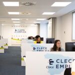 Personal de Clece realiza entrevistas telefónicas y on line a los aspirantes