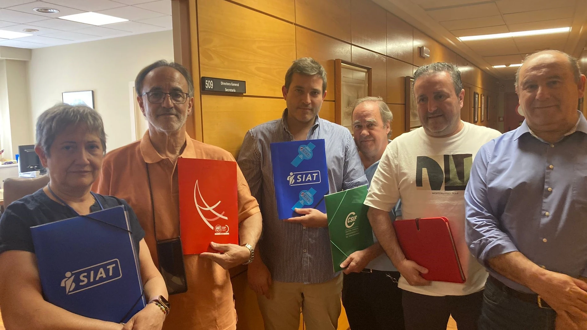 Delegados sindicales de UGT, SIAT, CSIF, CCOO y CIG en la Dirección General de la Agencia Tributaria este miércoles. UGT 05/06/2024