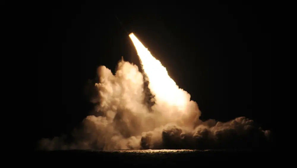 Lanzamiento de un Trident II desde el submarino USS Kentucky.