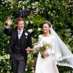 Hugh Grosvenor y Olivia Henson el día de su boda en la catedral de Chester