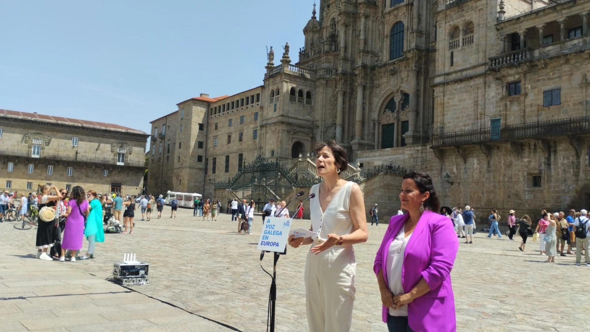 La portavoz nacional del BNG, Ana Pontón, y la candidata a las elecciones europeas, Ana Miranda, en un acto electoral en la Praza do ObradoiroEUROPA PRESS07/06/2024