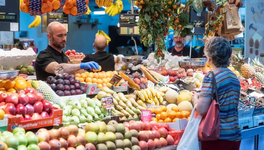 Puestos de alimentacion en el Mercado Barcelo. David Jar. David Jar